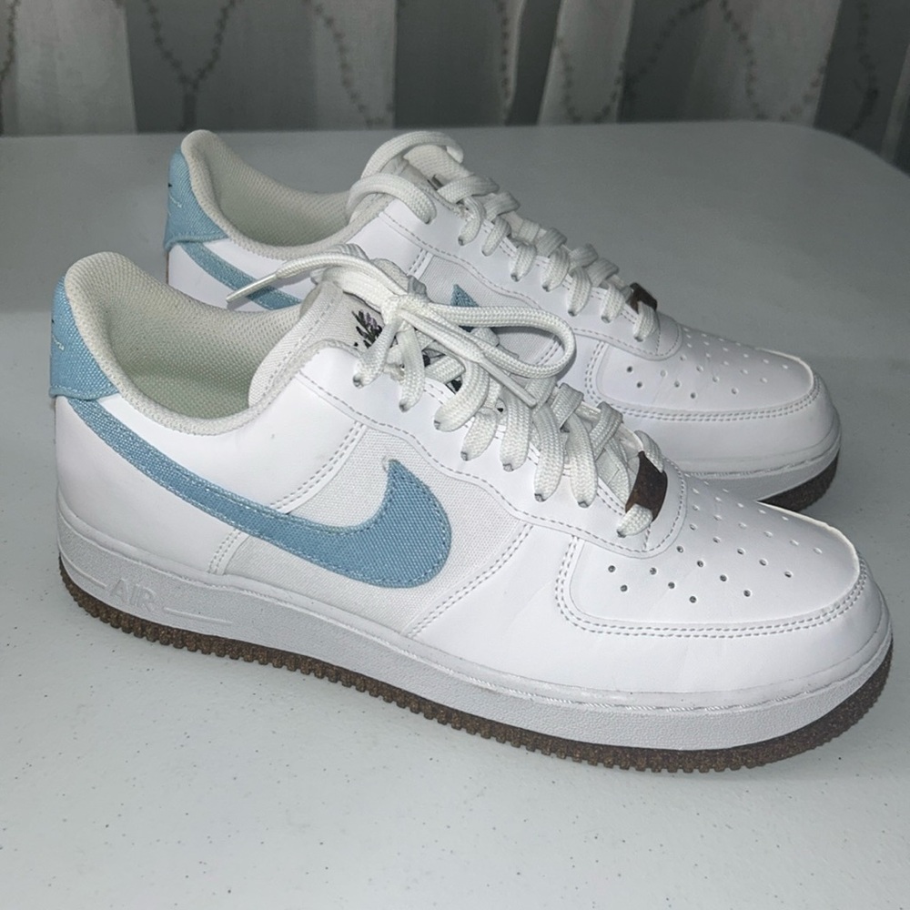 Nike Air Force 1 07 LV8 Light Blue White Indigo Fig Sneakers 8 Men’s 9.5 Women